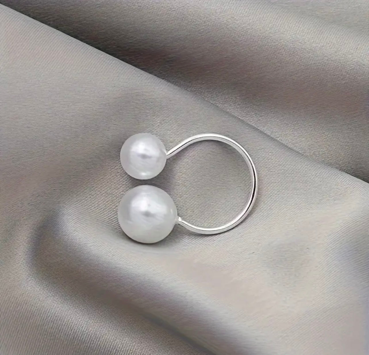 PearlAura Elegance Ring